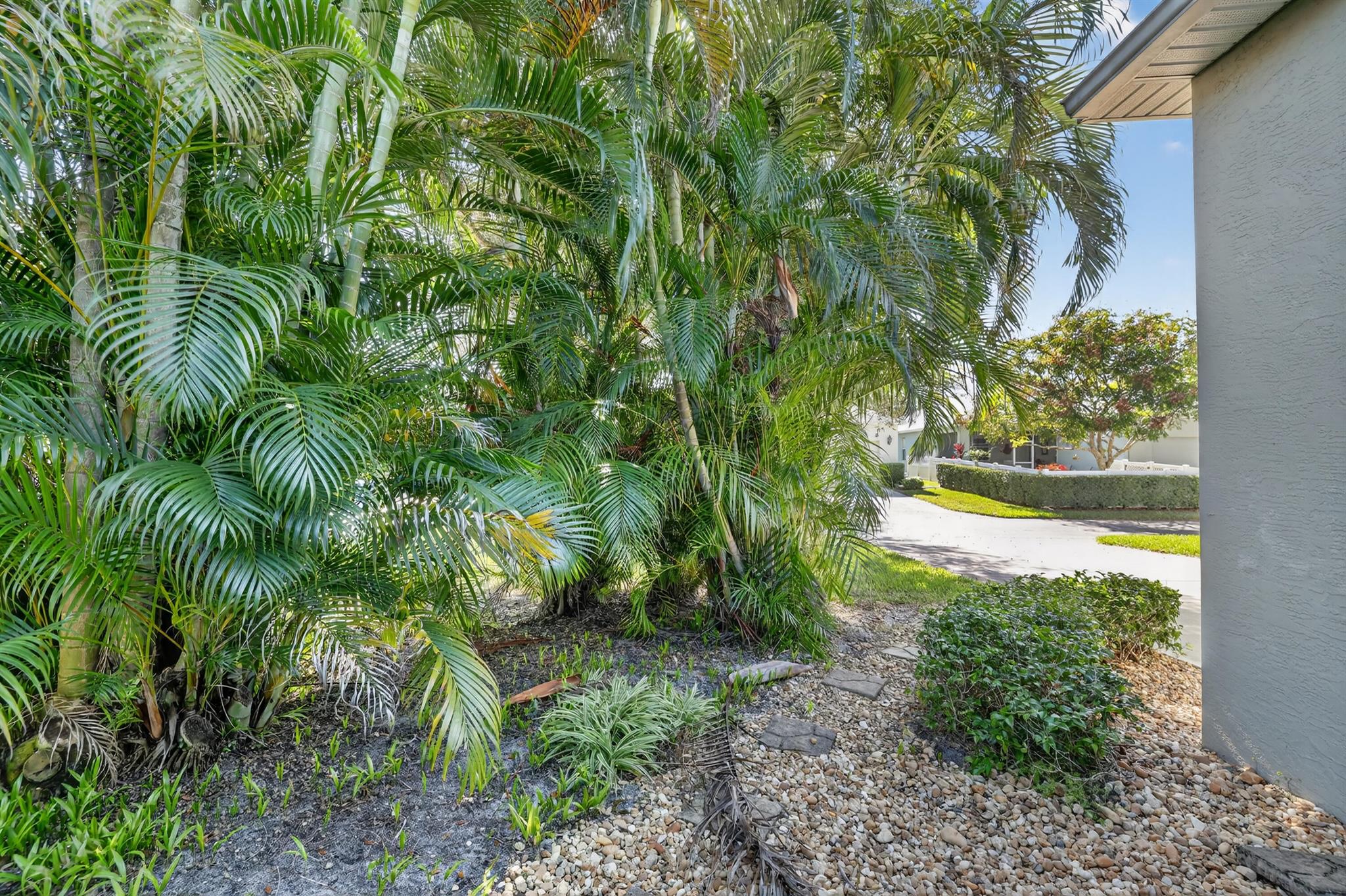 POINTE WEST CENTRAL VILLA - Residential