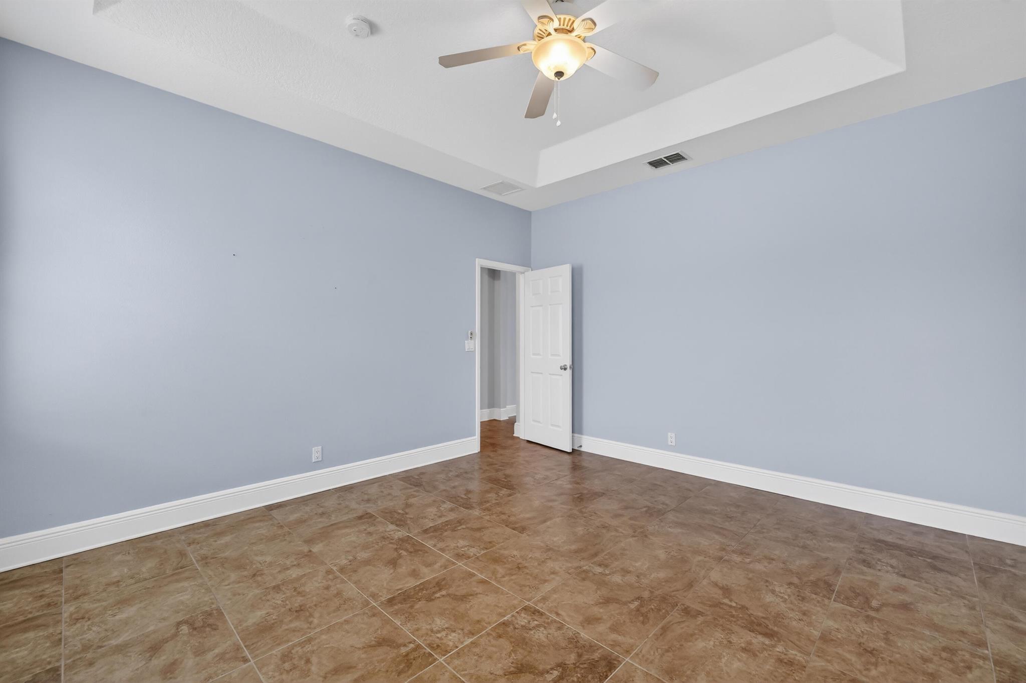 POINTE WEST CENTRAL VILLA - Residential