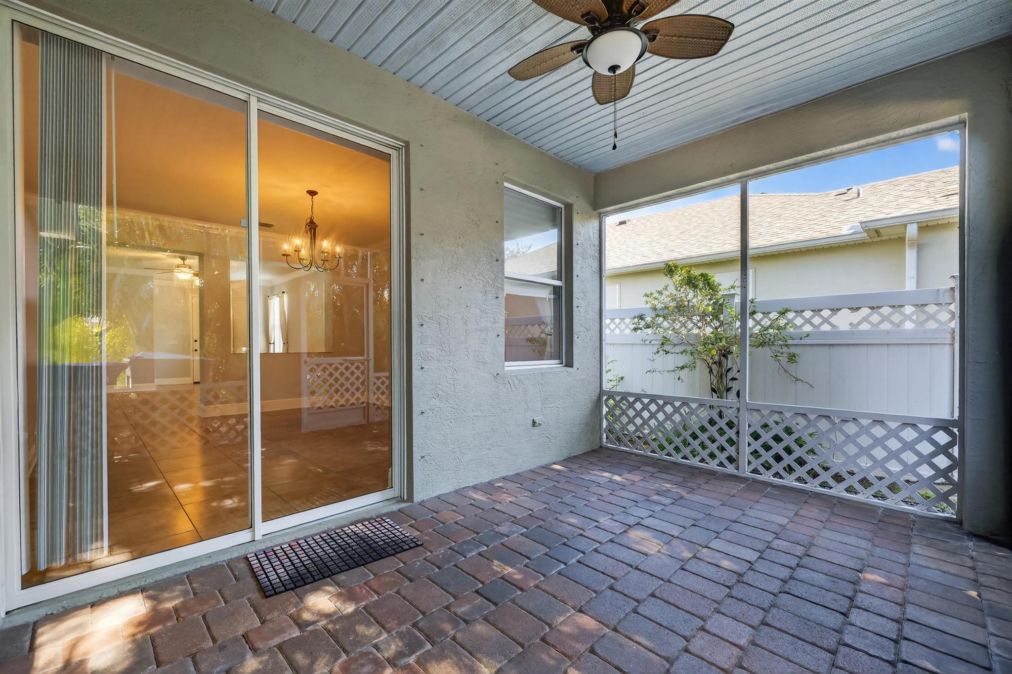 POINTE WEST CENTRAL VILLA - Residential