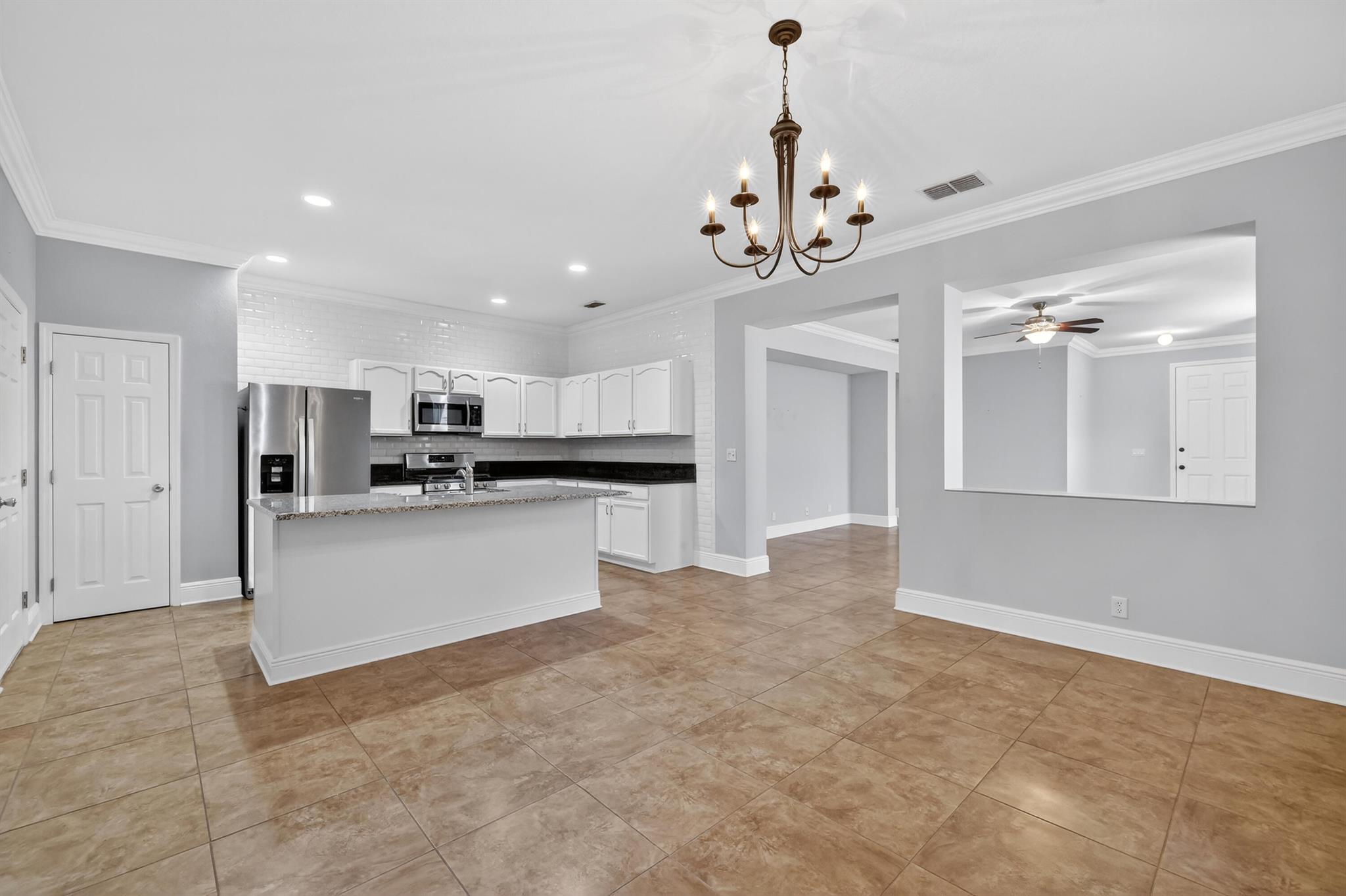 POINTE WEST CENTRAL VILLA - Residential