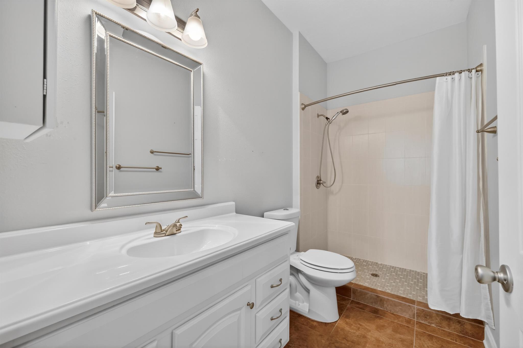 POINTE WEST CENTRAL VILLA - Residential