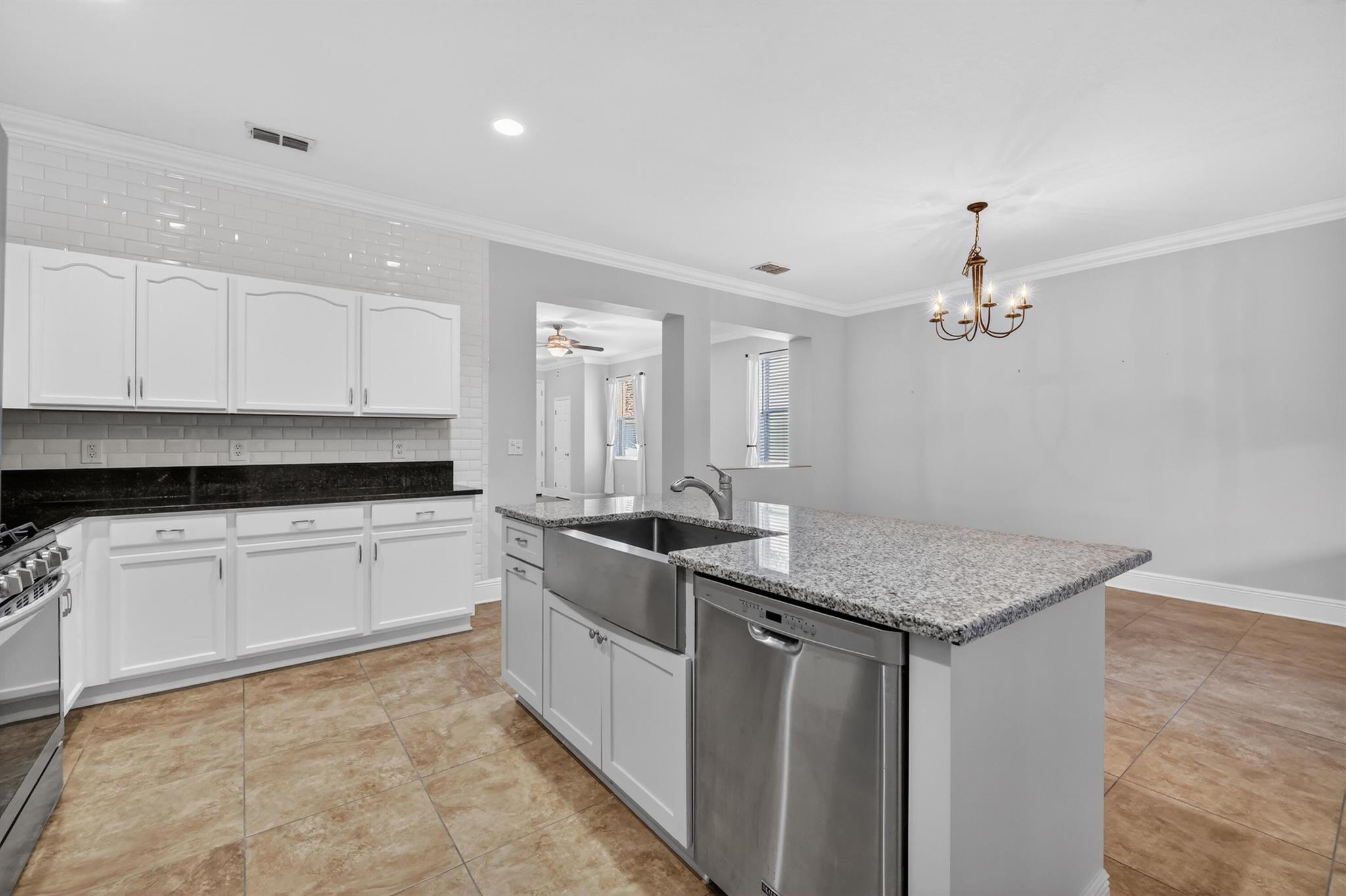 POINTE WEST CENTRAL VILLA - Residential