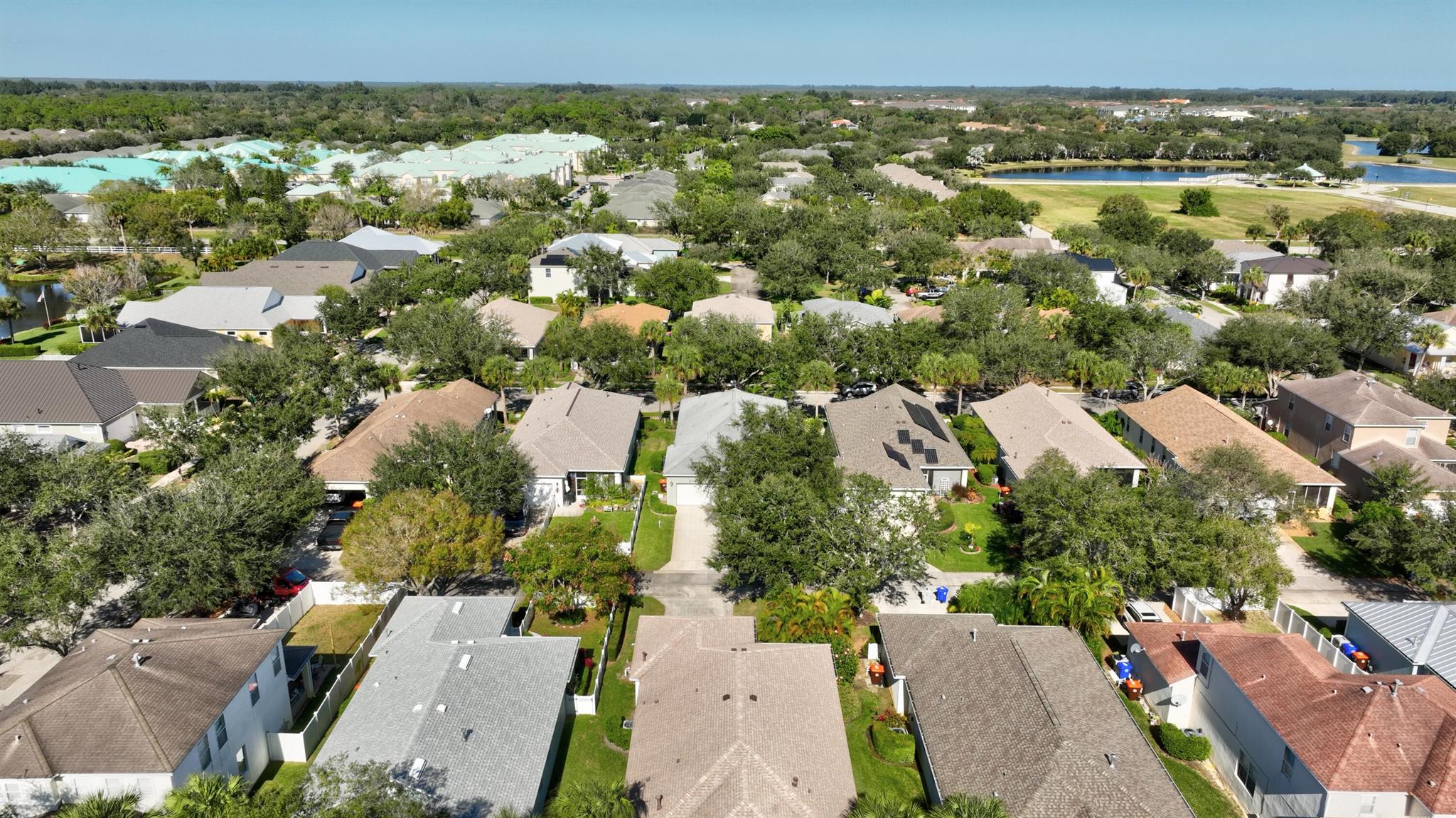 POINTE WEST CENTRAL VILLA - Residential