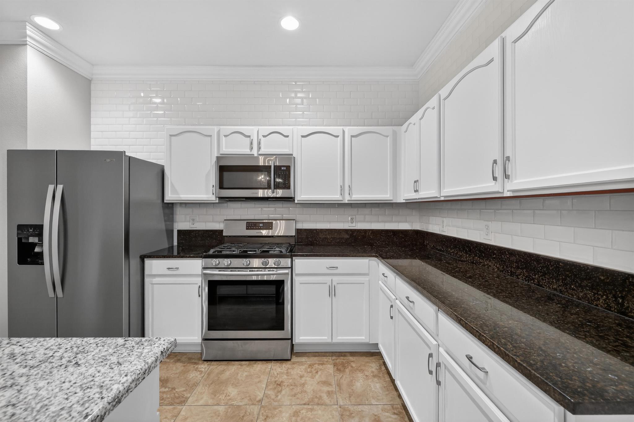 POINTE WEST CENTRAL VILLA - Residential