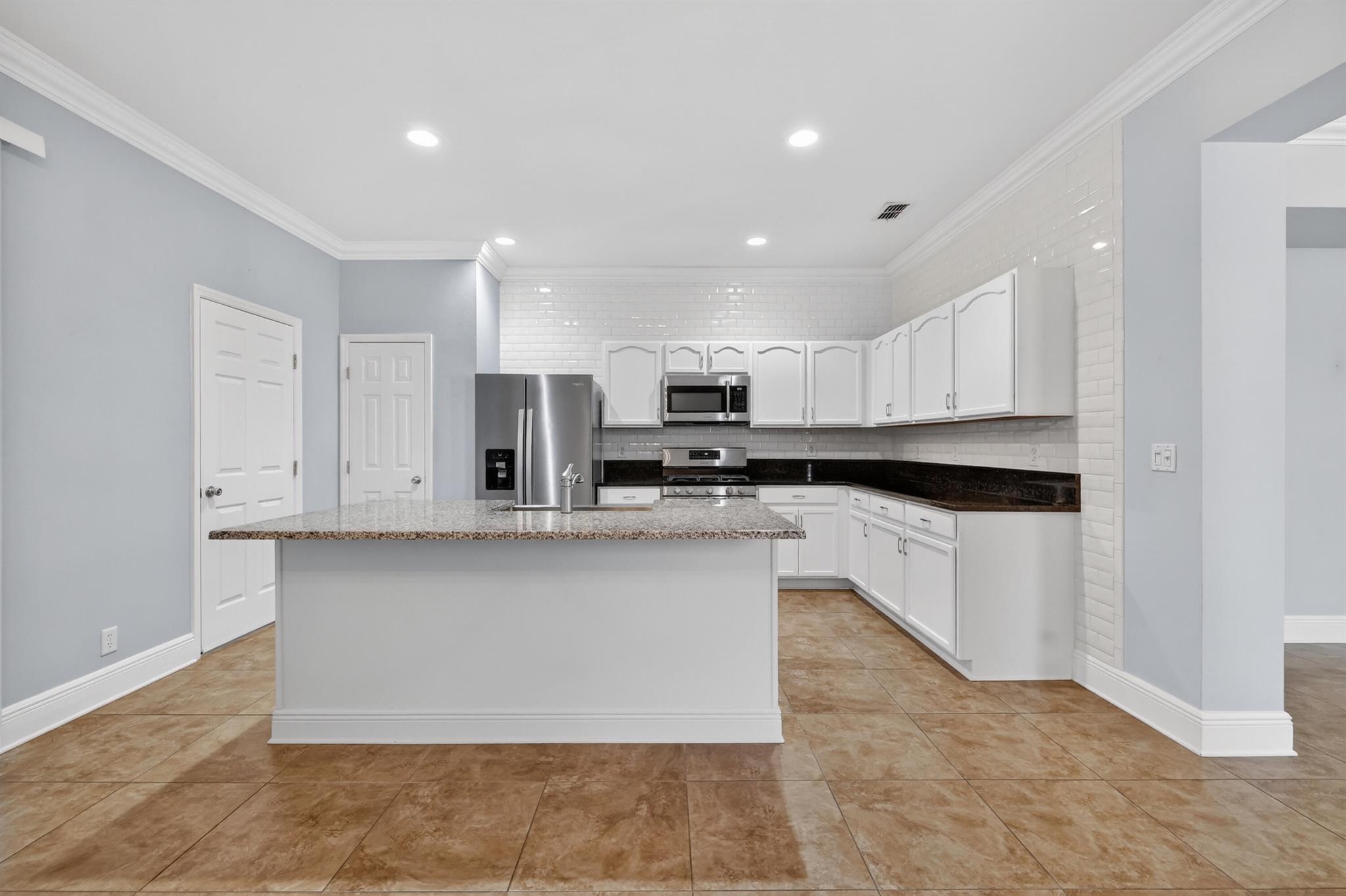 POINTE WEST CENTRAL VILLA - Residential