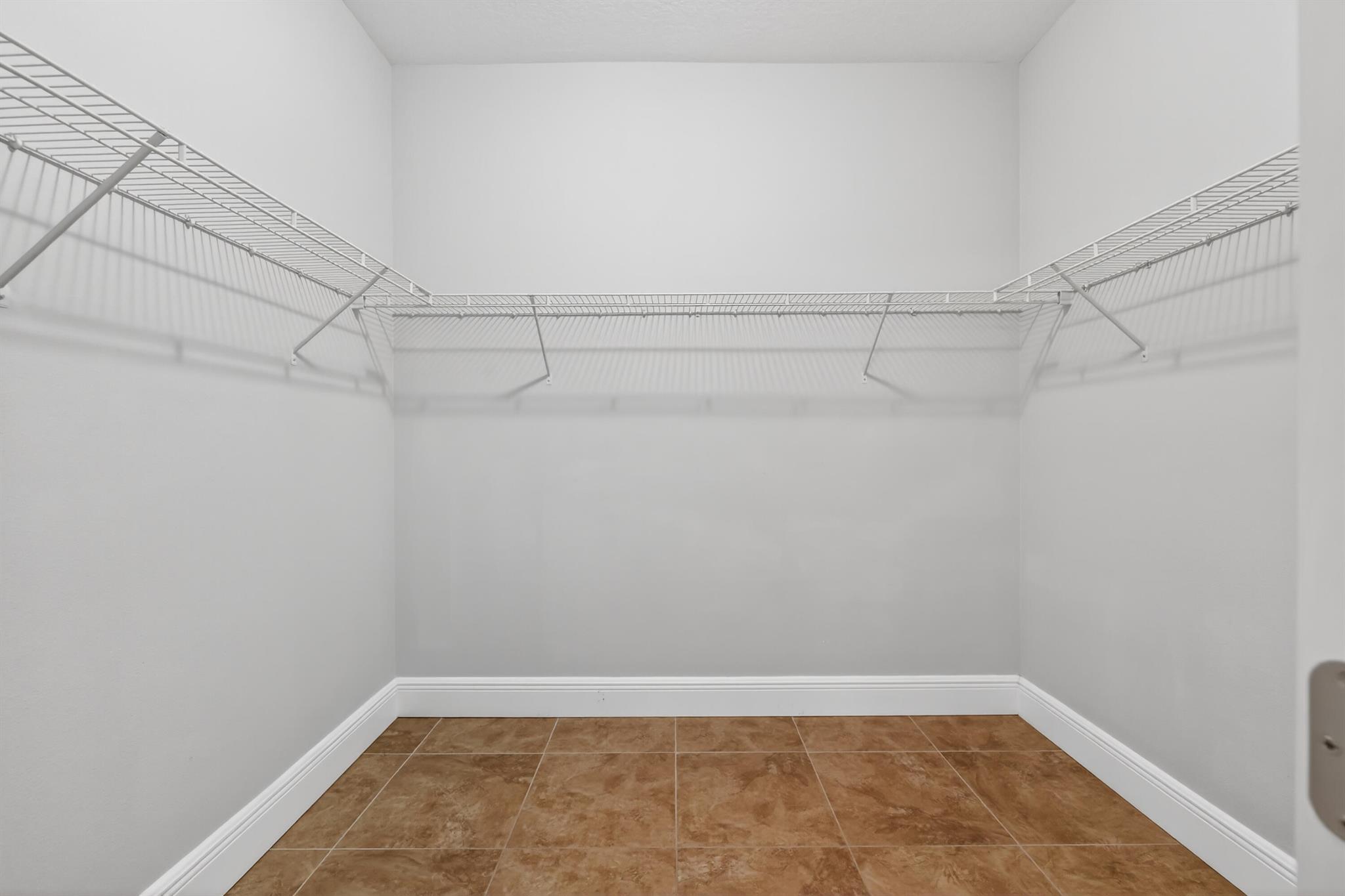 POINTE WEST CENTRAL VILLA - Residential