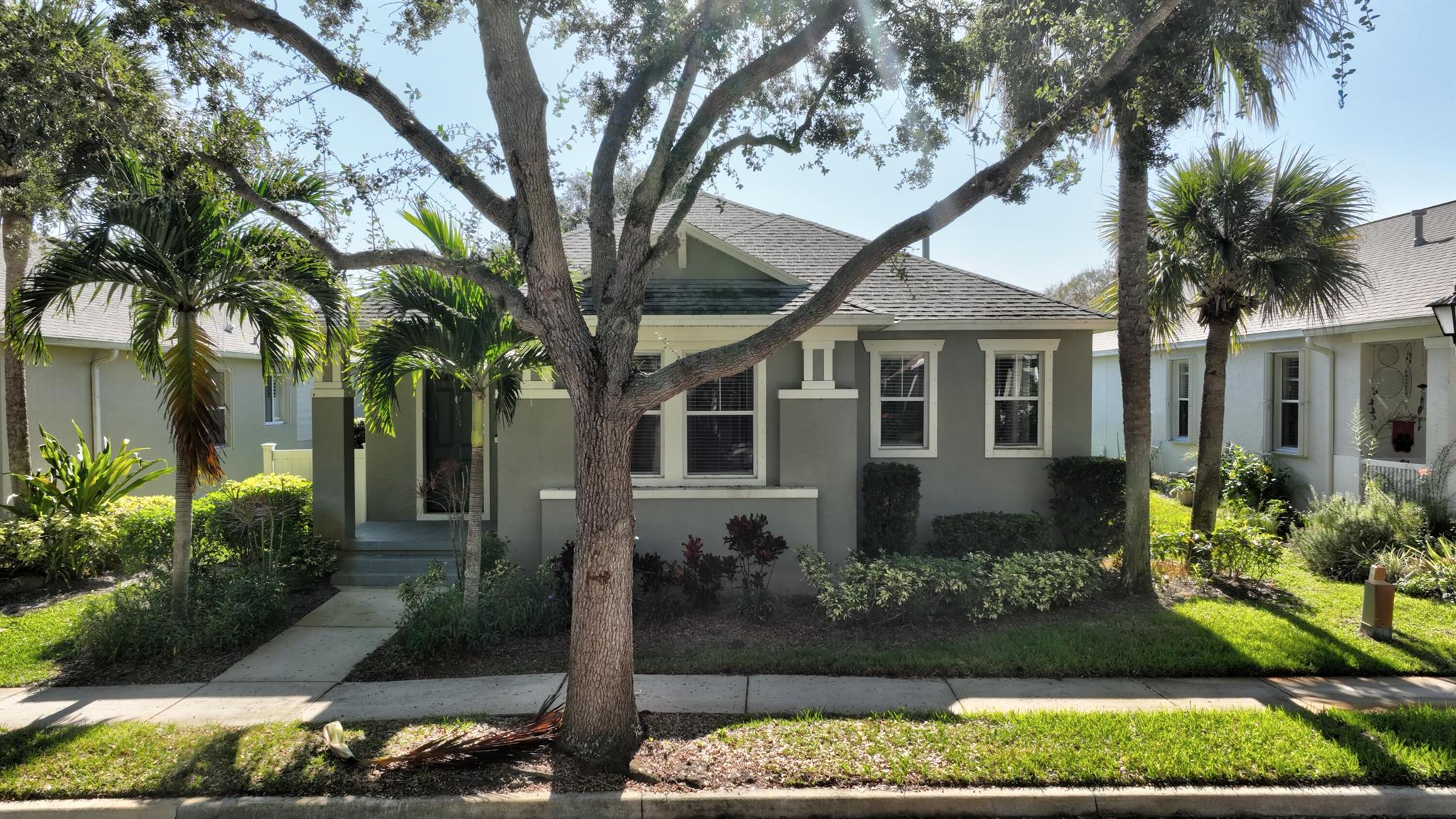 POINTE WEST CENTRAL VILLA - Residential