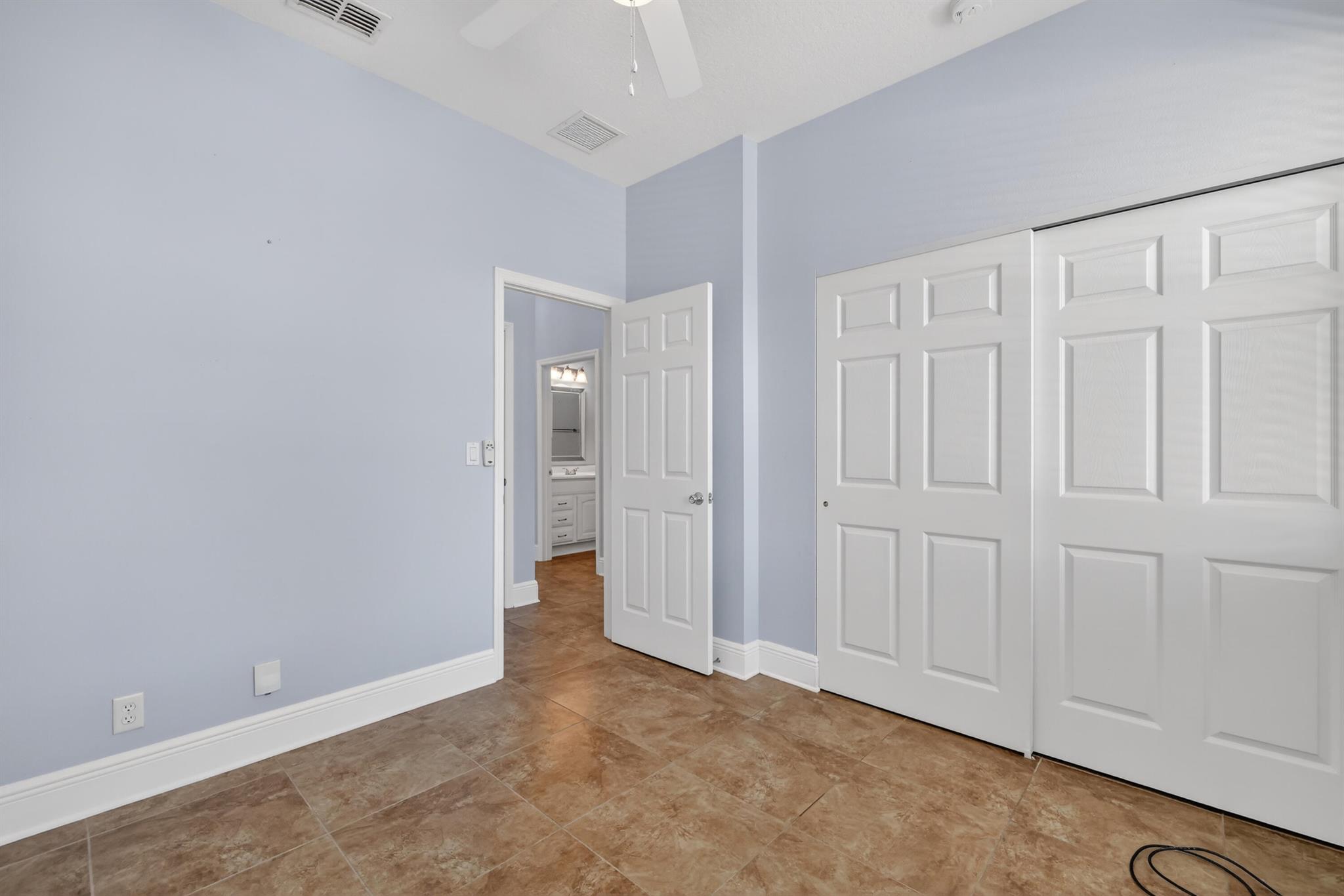 POINTE WEST CENTRAL VILLA - Residential