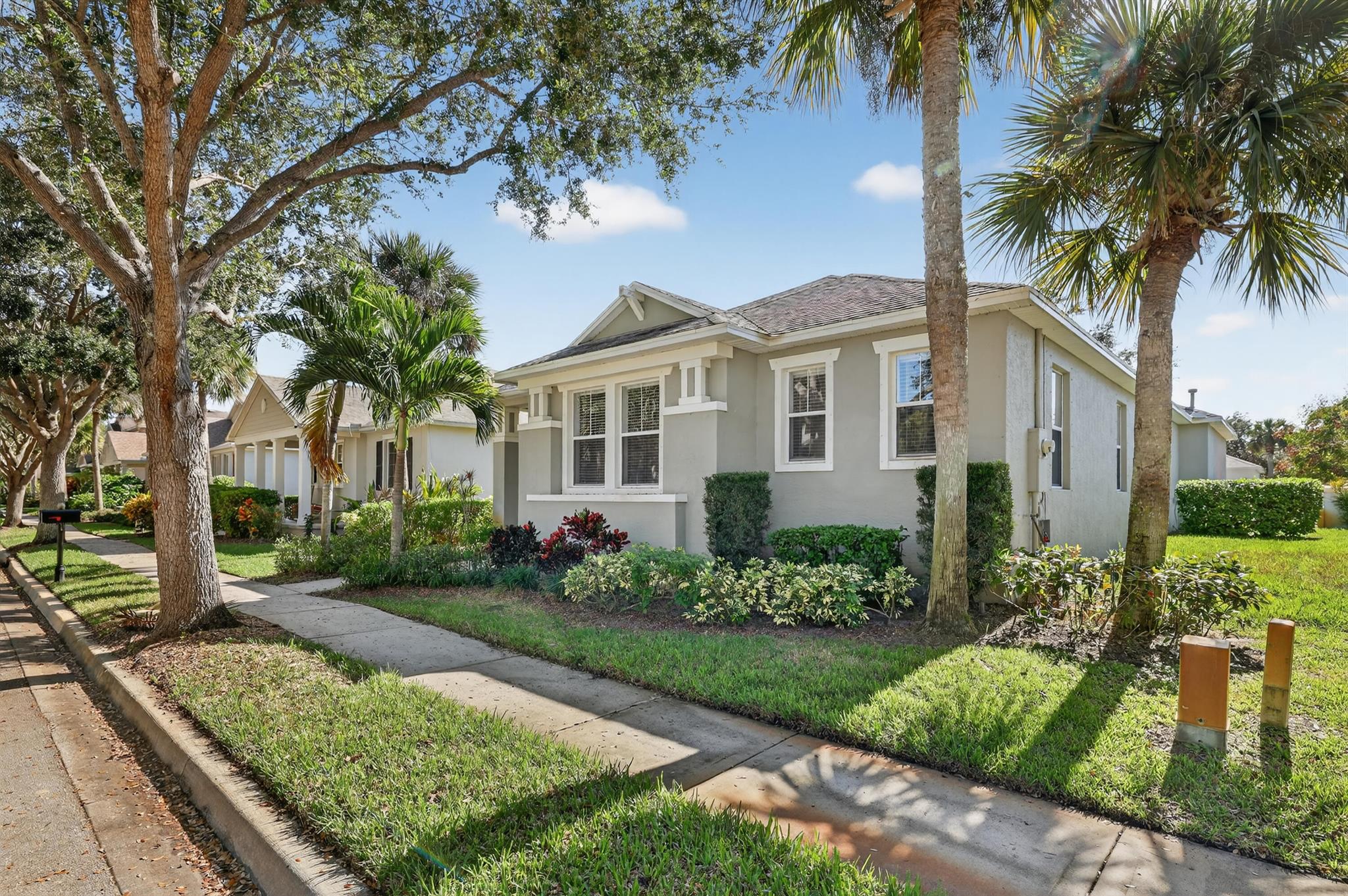 POINTE WEST CENTRAL VILLA - Residential