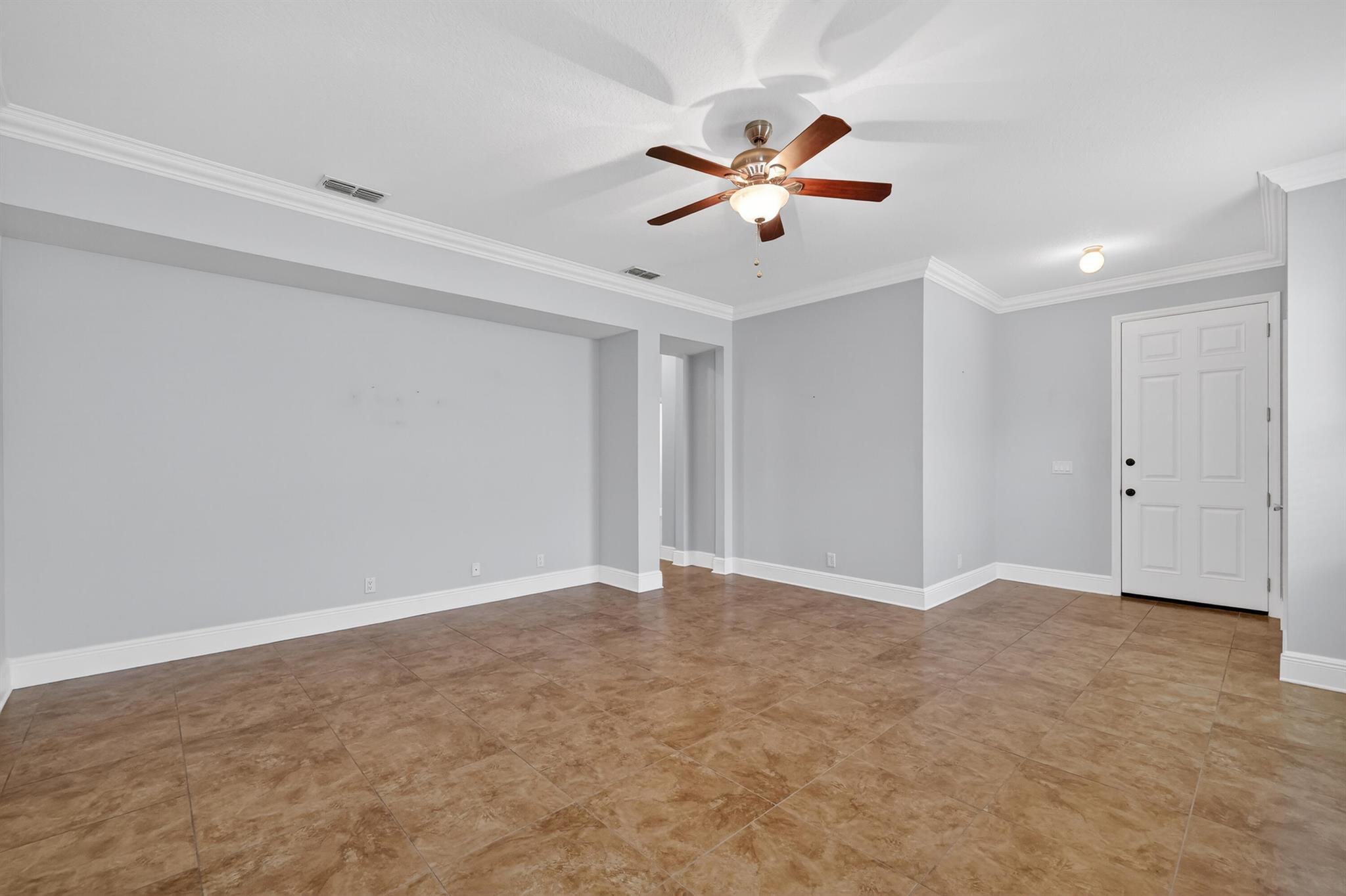 POINTE WEST CENTRAL VILLA - Residential