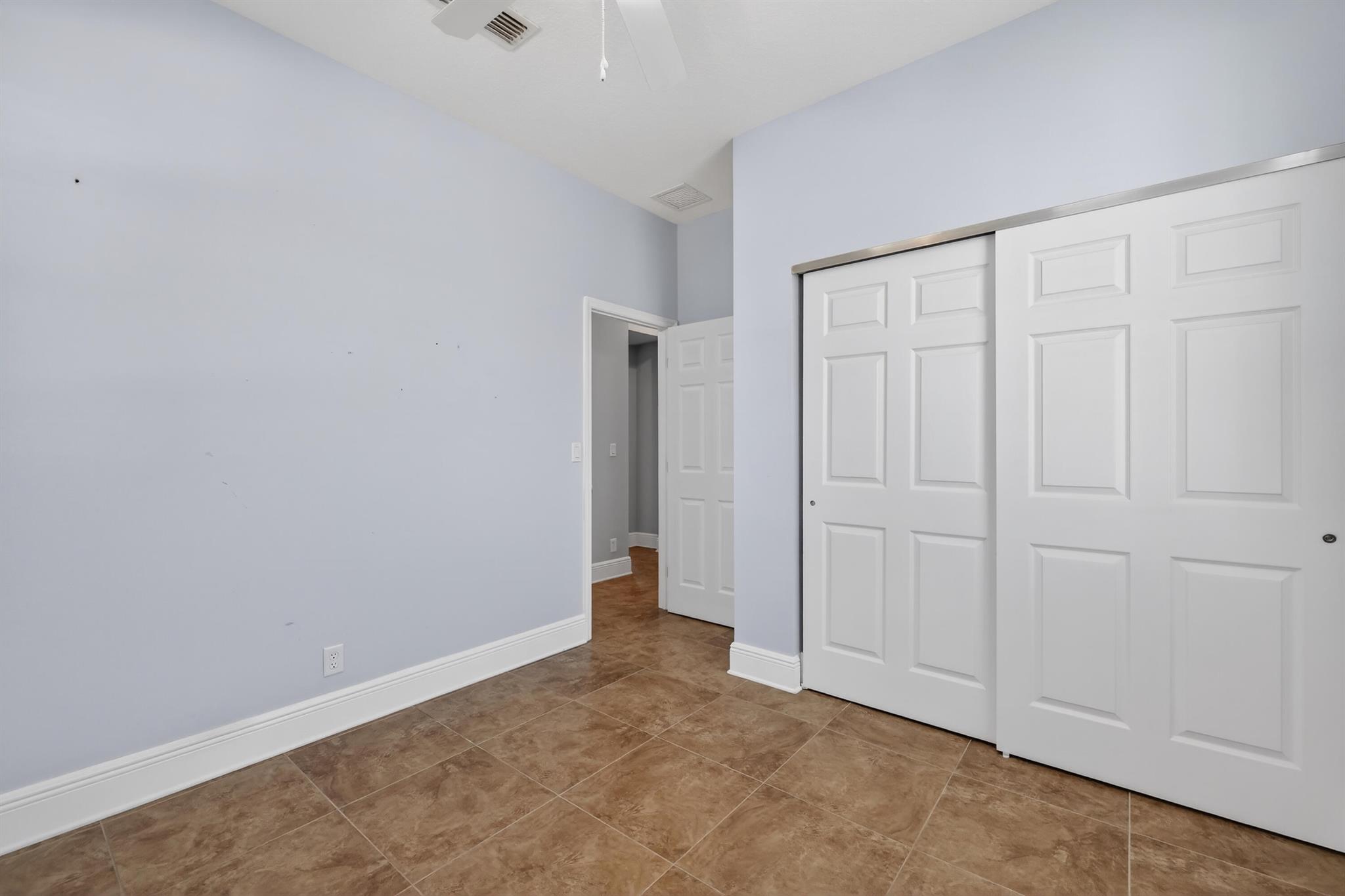 POINTE WEST CENTRAL VILLA - Residential