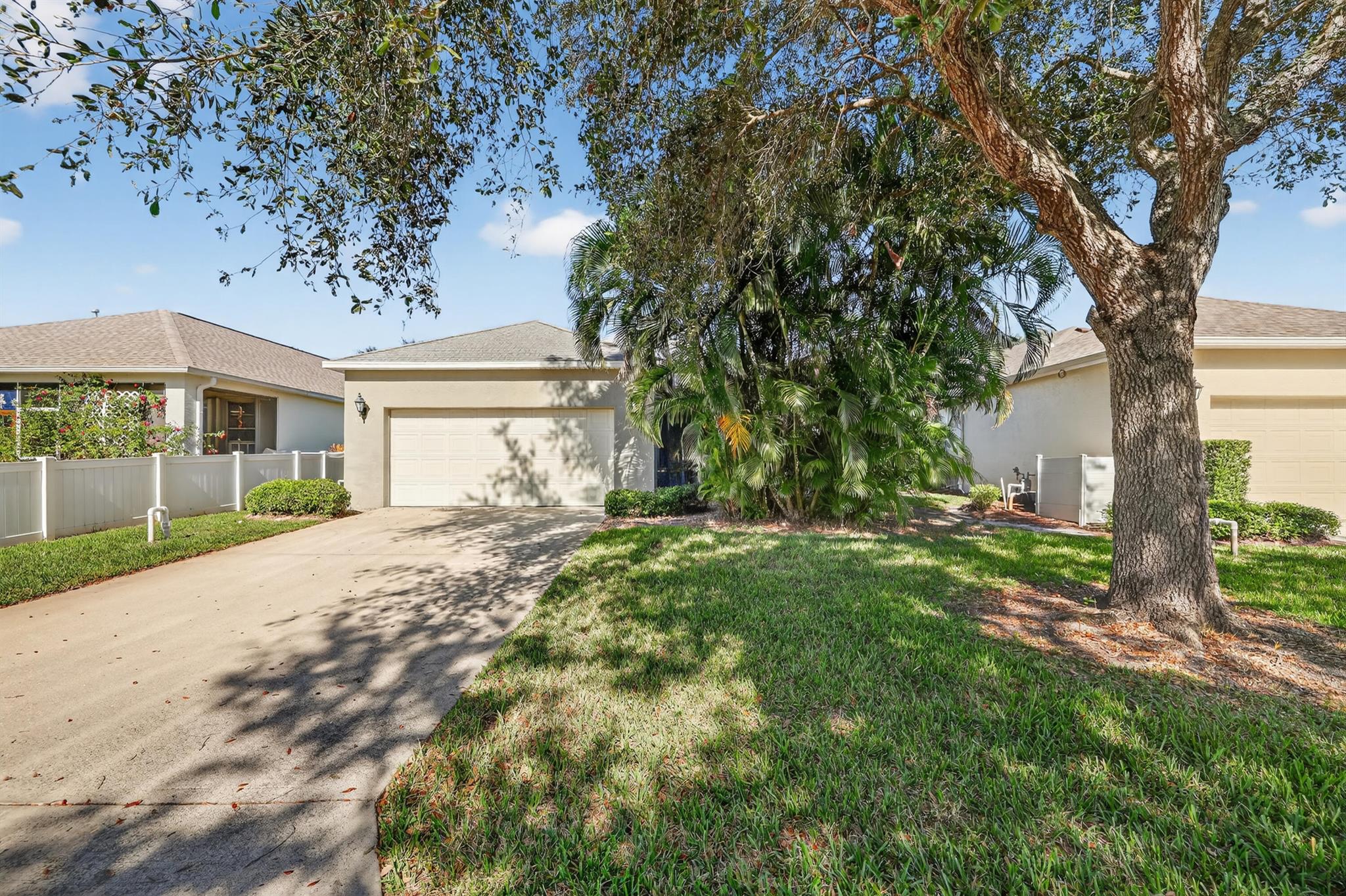 POINTE WEST CENTRAL VILLA - Residential