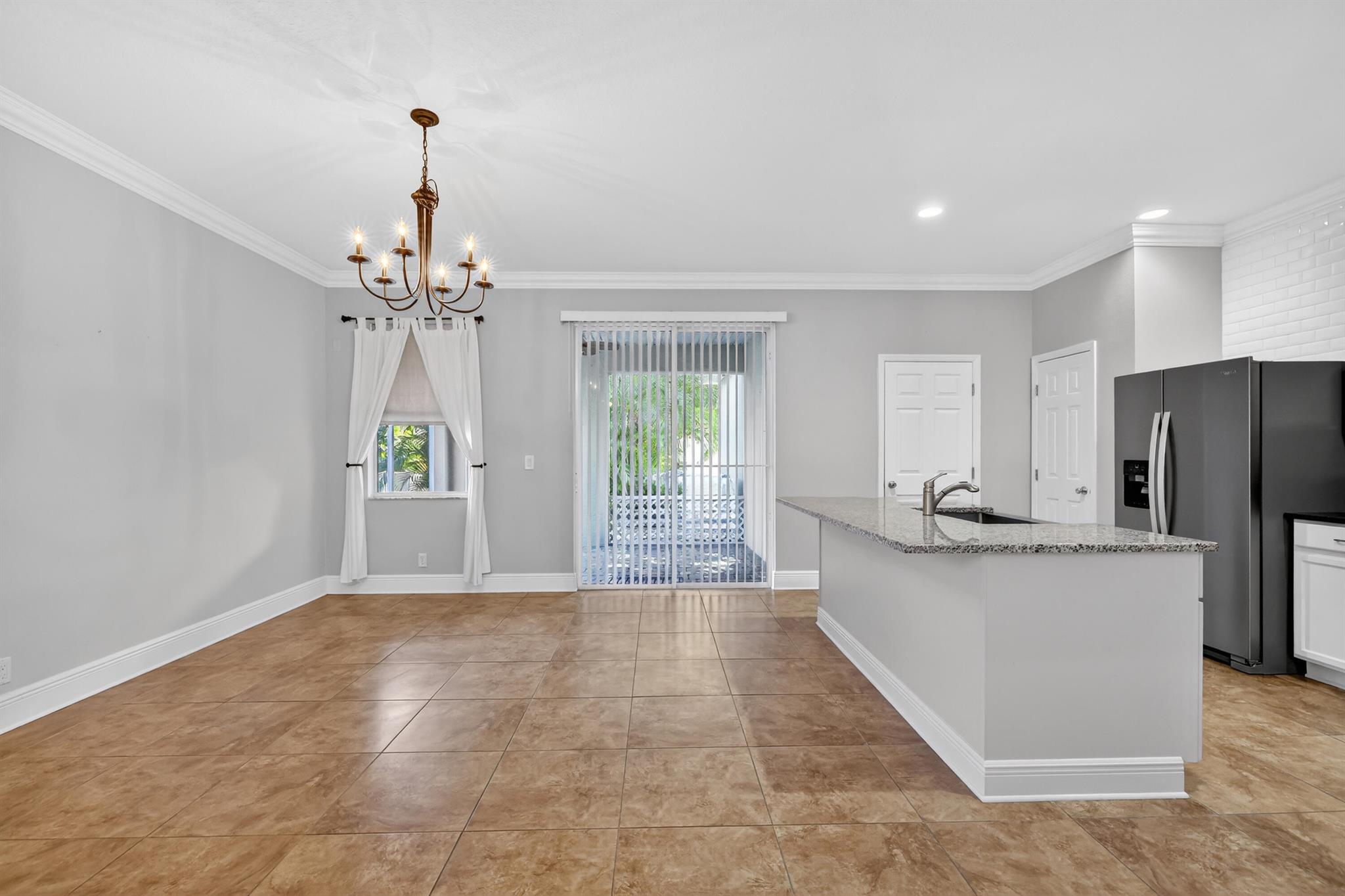 POINTE WEST CENTRAL VILLA - Residential