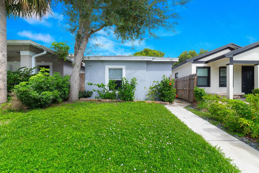 Photo of 224 N D Street, Lake Worth Beach, FL 33460 (MLS # R11126585)