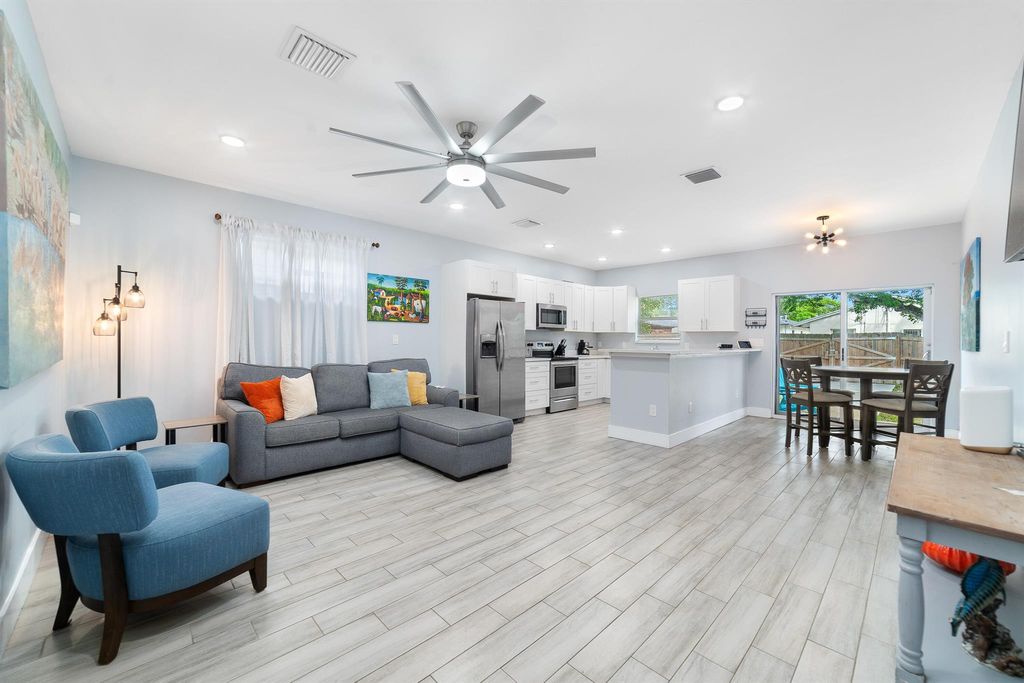 Photo of 224 N D Street, Lake Worth Beach, FL 33460 (MLS # R11126585)