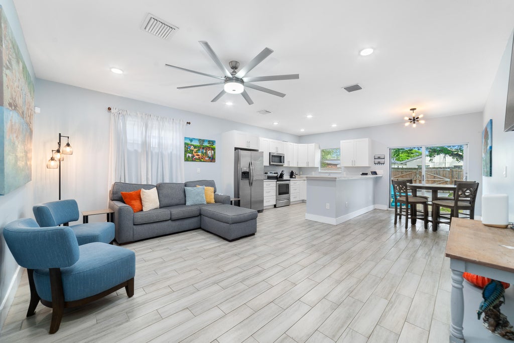 Photo of 224 N D Street, Lake Worth Beach, FL 33460 (MLS # R11126585)