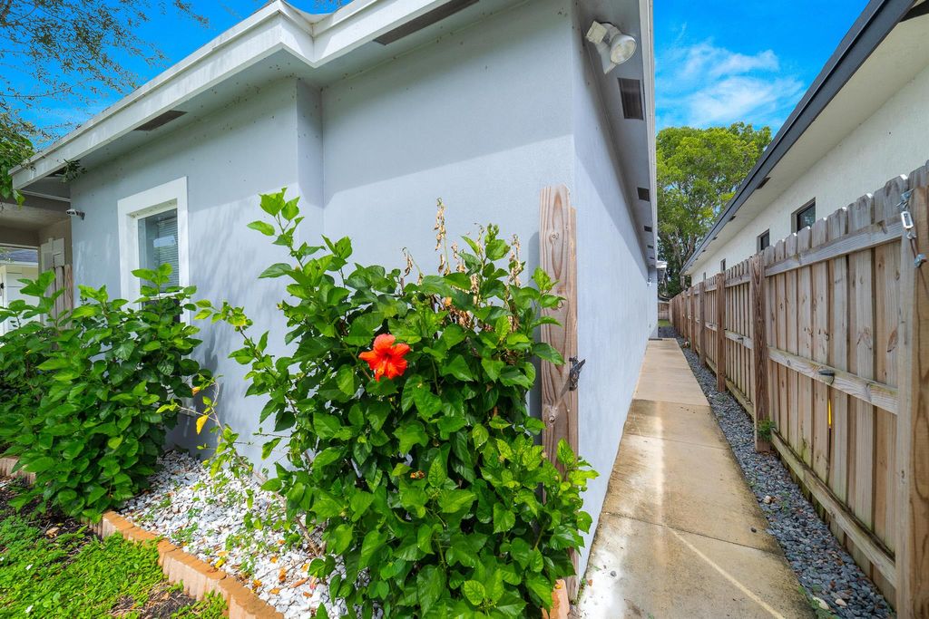 Photo of 224 N D Street, Lake Worth Beach, FL 33460 (MLS # R11126585)