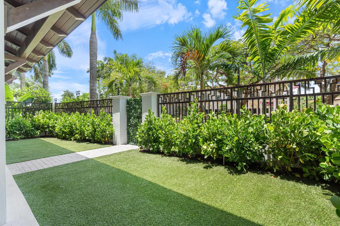 220 SE Mizner Boulevard 104