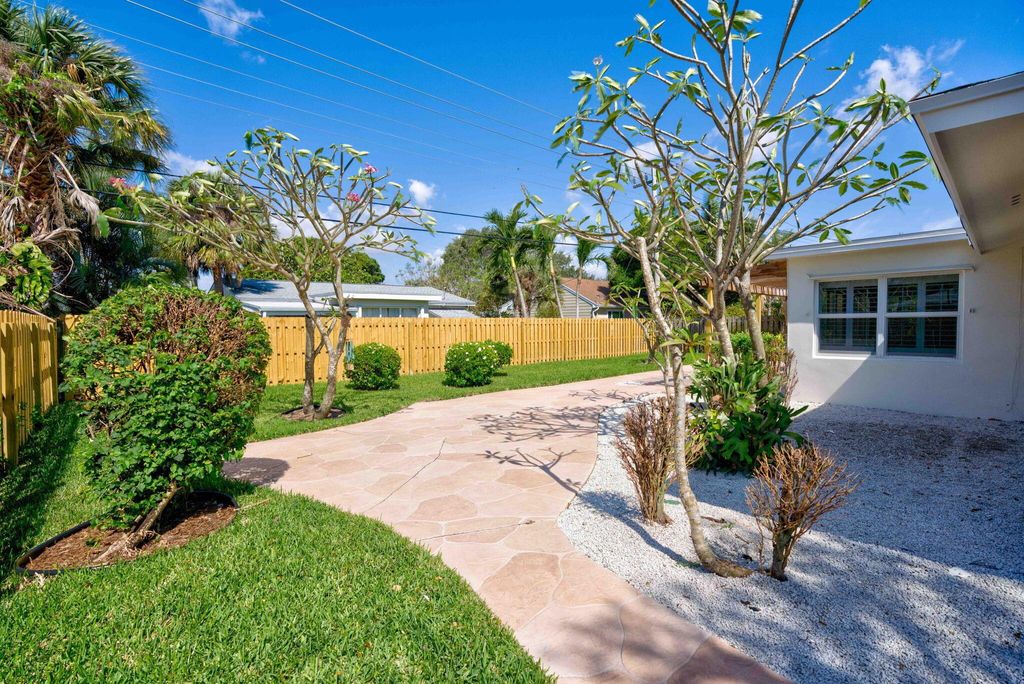 Photo of 1508 Venus Avenue, Jupiter, FL 33469 (MLS # R10976060)