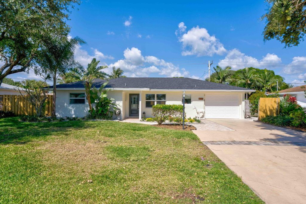 Photo of 1508 Venus Avenue, Jupiter, FL 33469 (MLS # R10976060)
