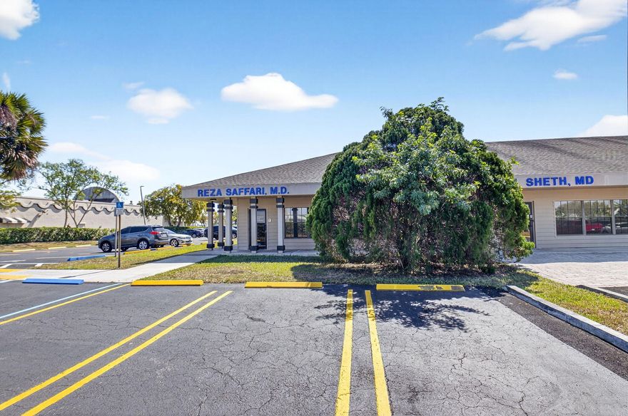 West Atlantic Ave in Delray Beach.  1183 square footage. Perfect for a commercial specialized.. 4 offices, including 2 examining rooms, 2 restrooms, shared lunch space, and waiting area.

Perfect for any professional office, attorneys, doctors, etc