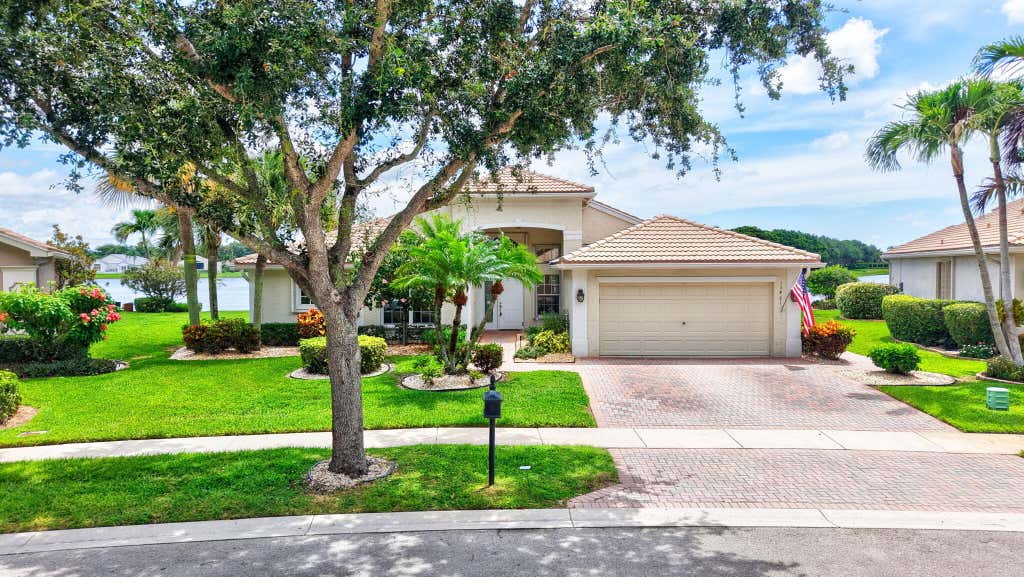 Photo of 13461 Barcelona Lake Circle, Delray Beach, FL 33446 (MLS # B26038268)