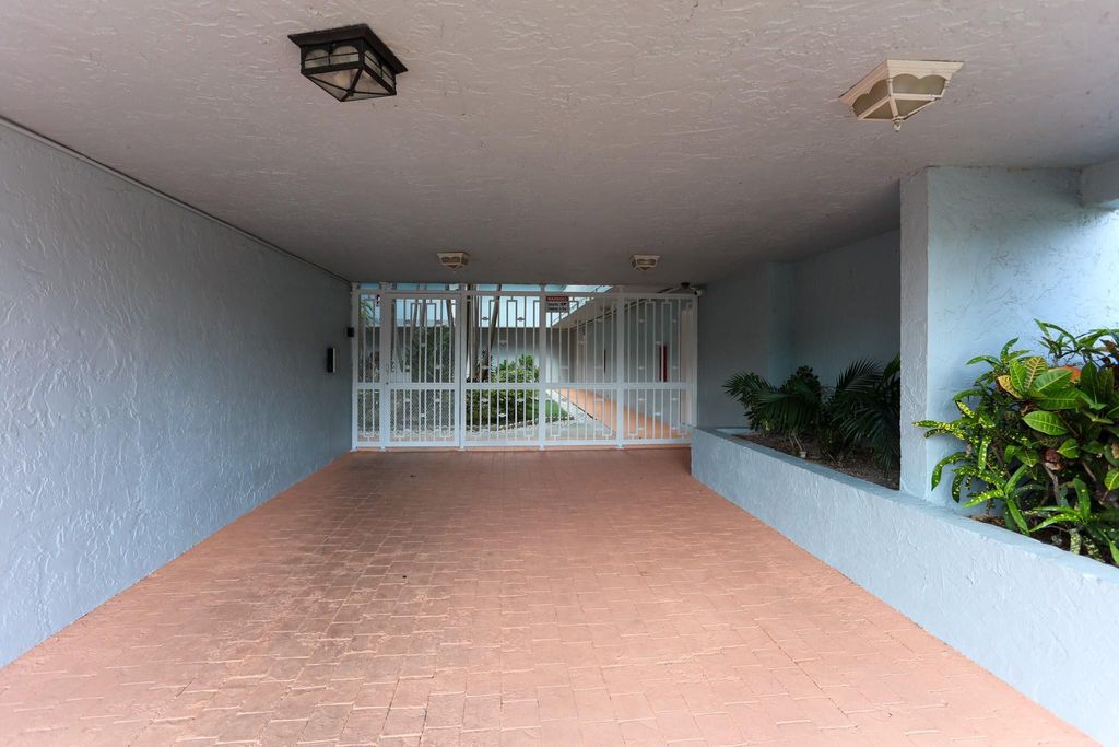 Photo of 505 S Pine Island Road #B203, Fort Lauderdale, FL 33324 (MLS # F10541374)