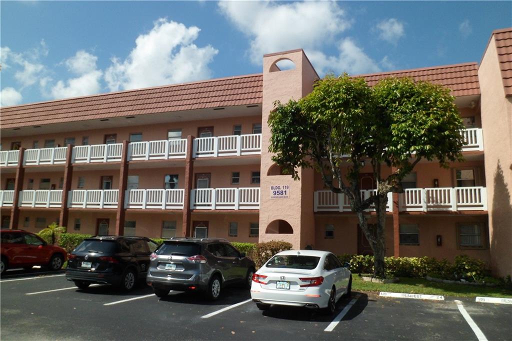 SUNRISE LAKES PHASE III - Residential