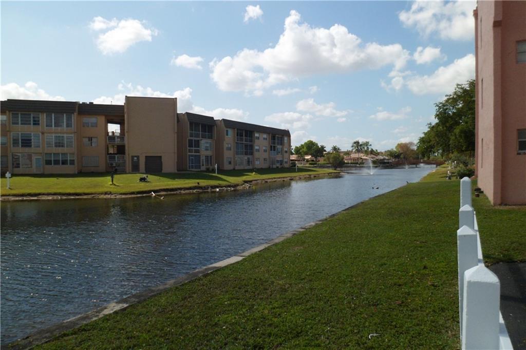 SUNRISE LAKES PHASE III - Residential