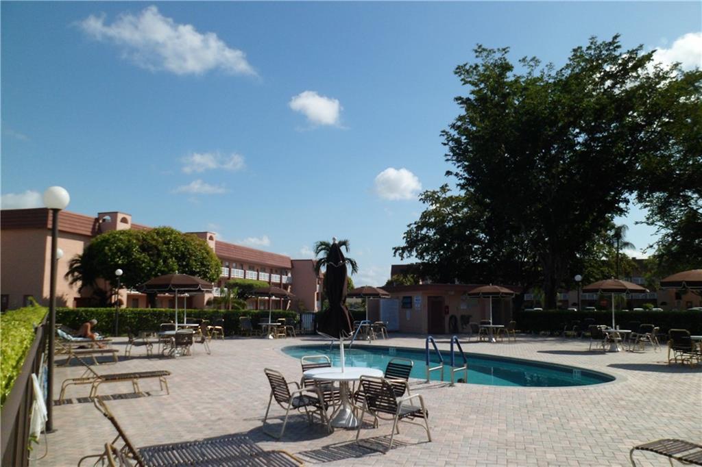 SUNRISE LAKES PHASE III - Residential