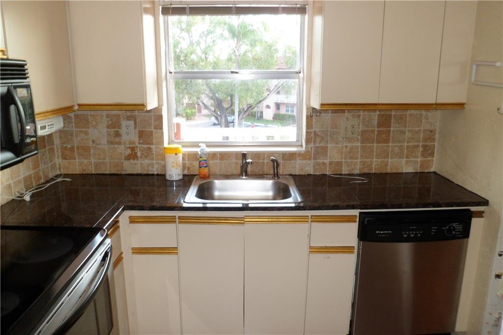 SUNRISE LAKES PHASE III - Residential