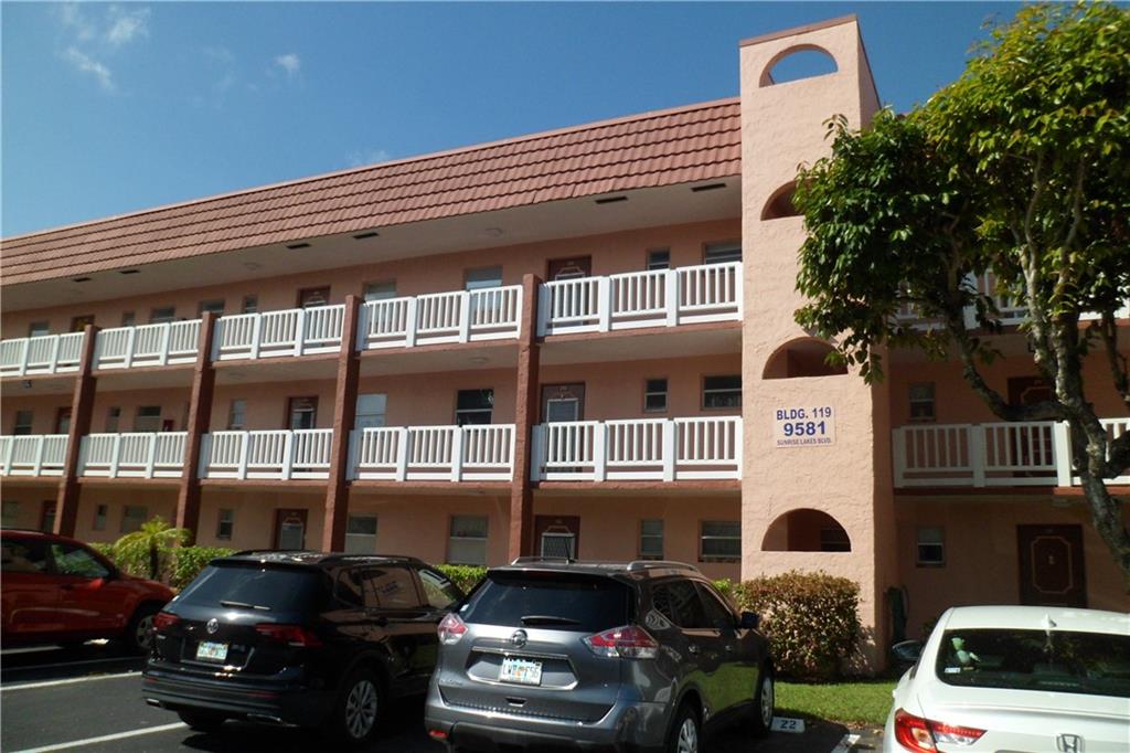 SUNRISE LAKES PHASE III - Residential