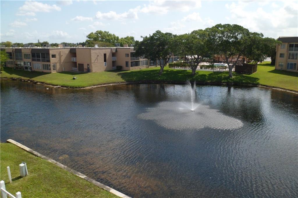 SUNRISE LAKES PHASE III - Residential