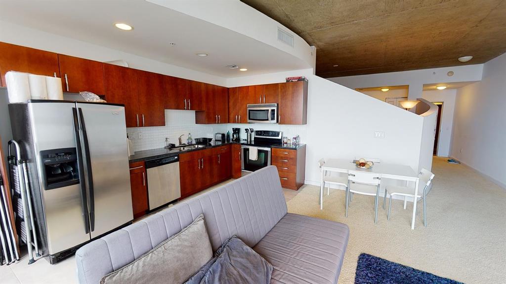 Gorgeous lake views from this one bedroom condo at the Edge. Unit is offered furnished or unfurnished. The Edge has a resort style pool, fitness center, 24 hour manned lobby, guest parking and much more!