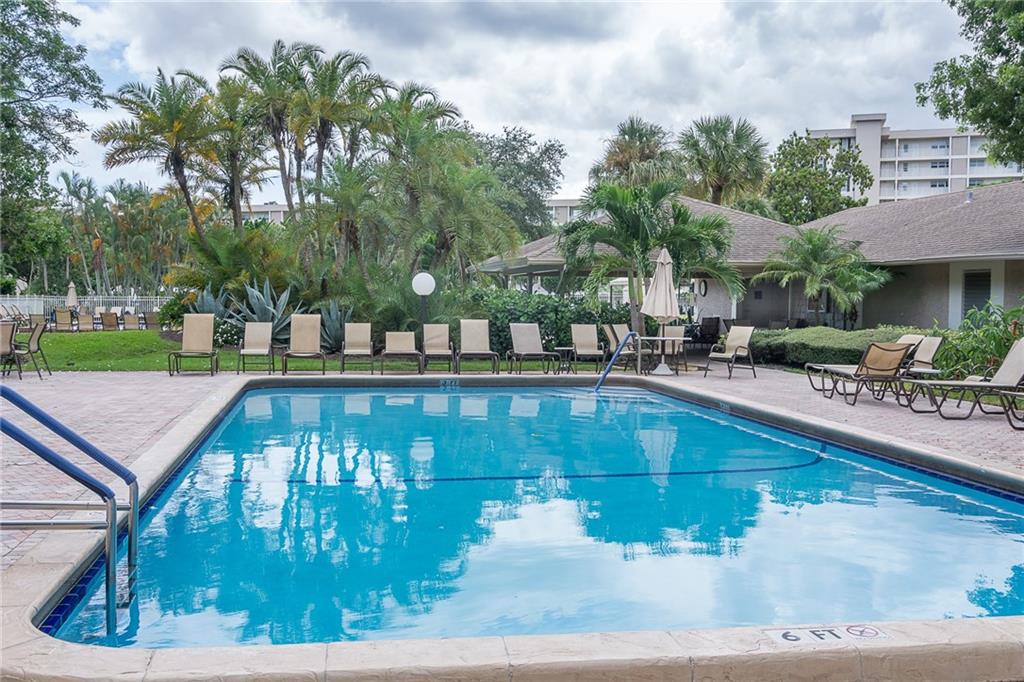 Palm-Aire Country Club - Residential