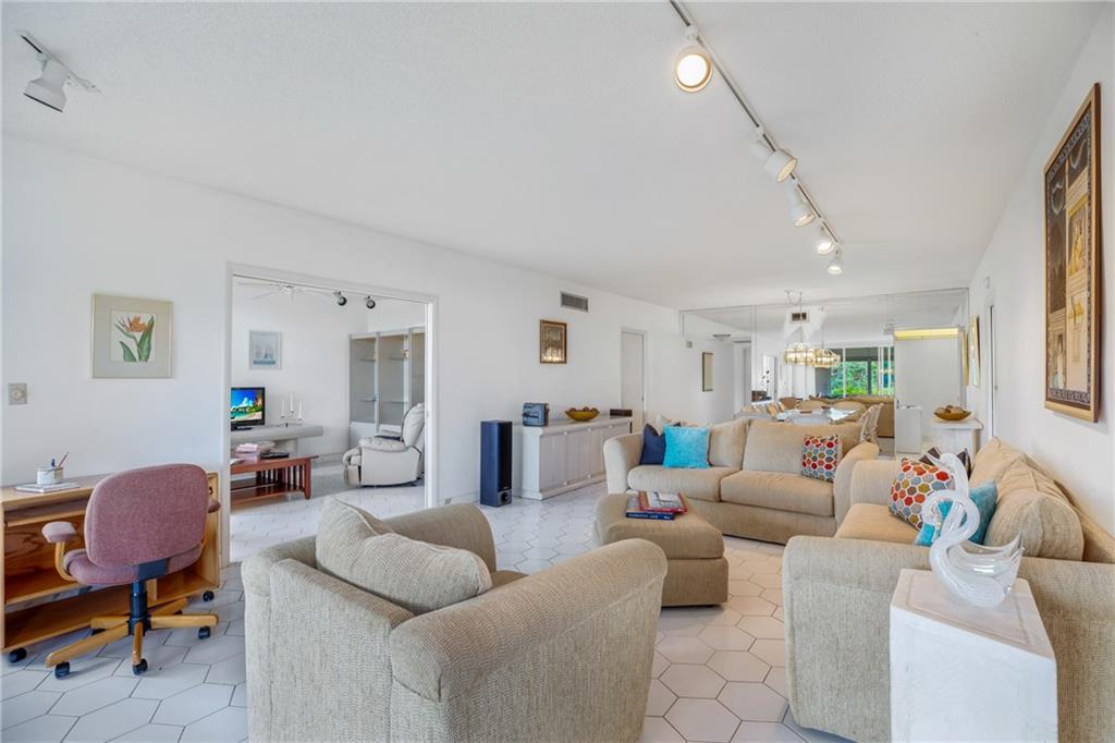 PALM AIRE CC - Residential