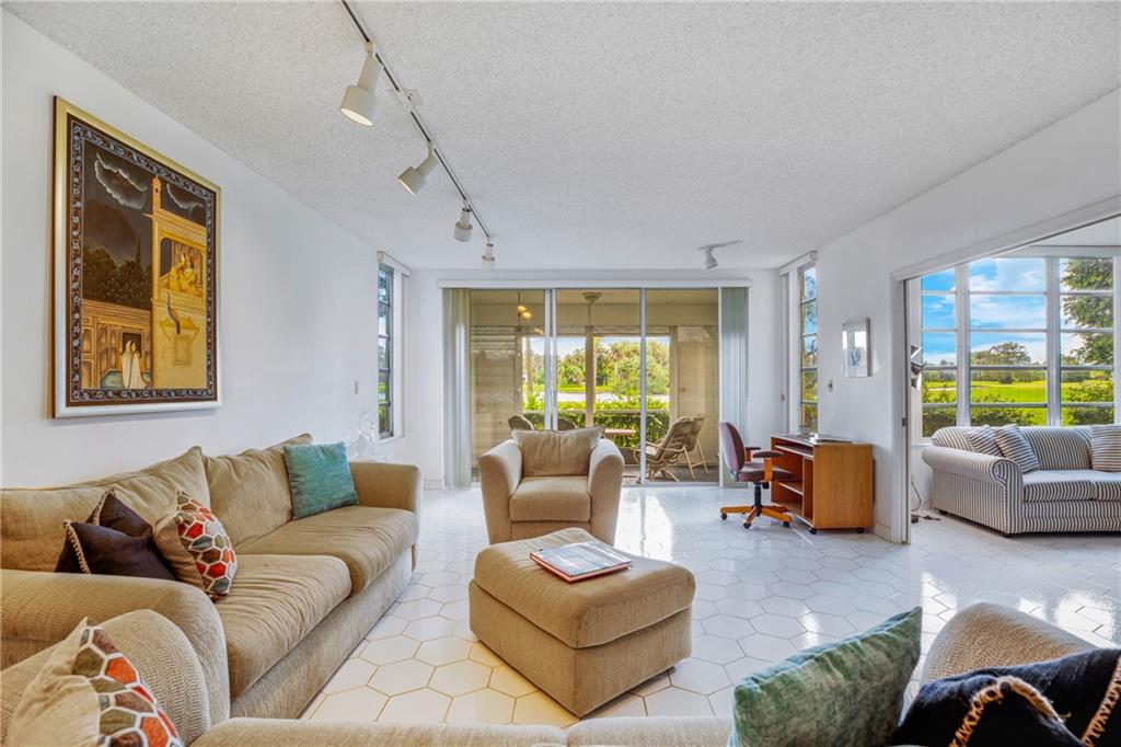 PALM AIRE CC - Residential