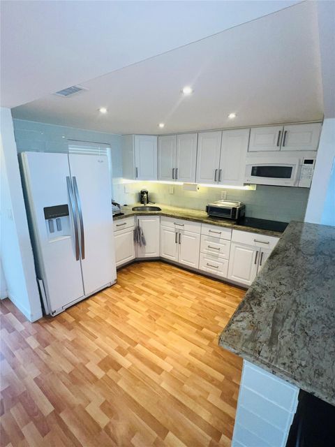 9540 Sunrise Lakes Blvd 308 Sunrise FL 33322