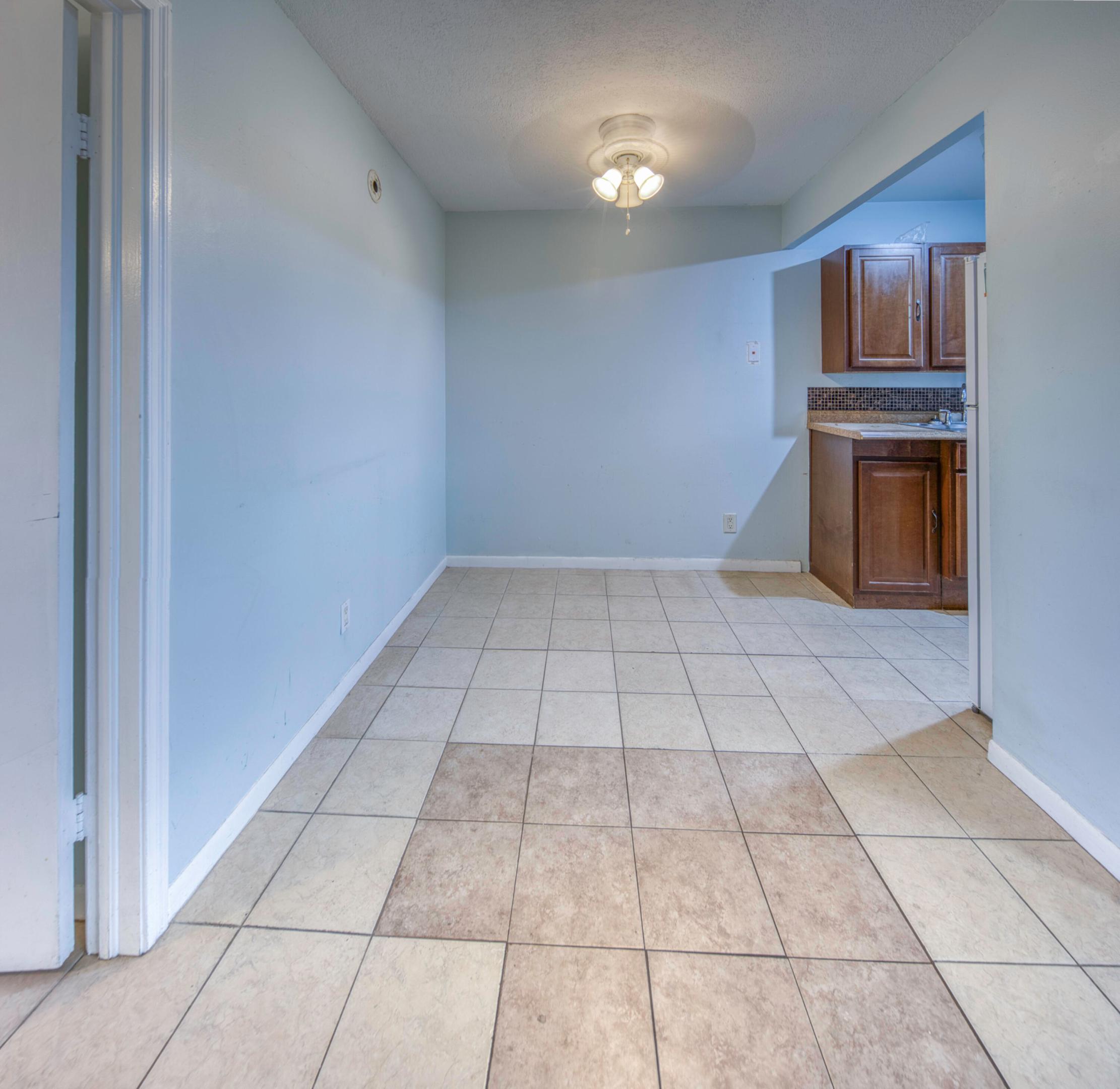 111 N L Street 8