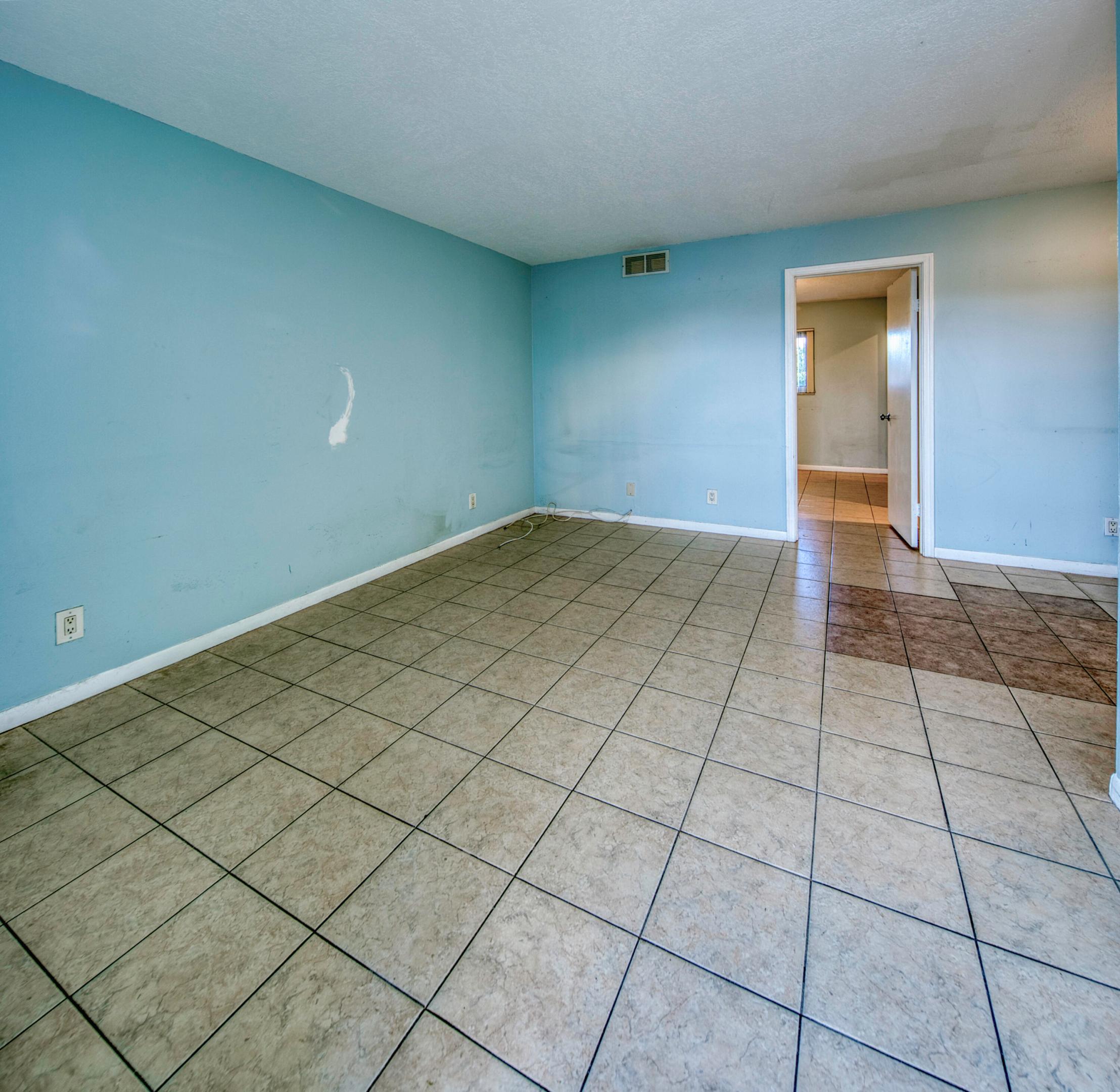 111 N L Street 8