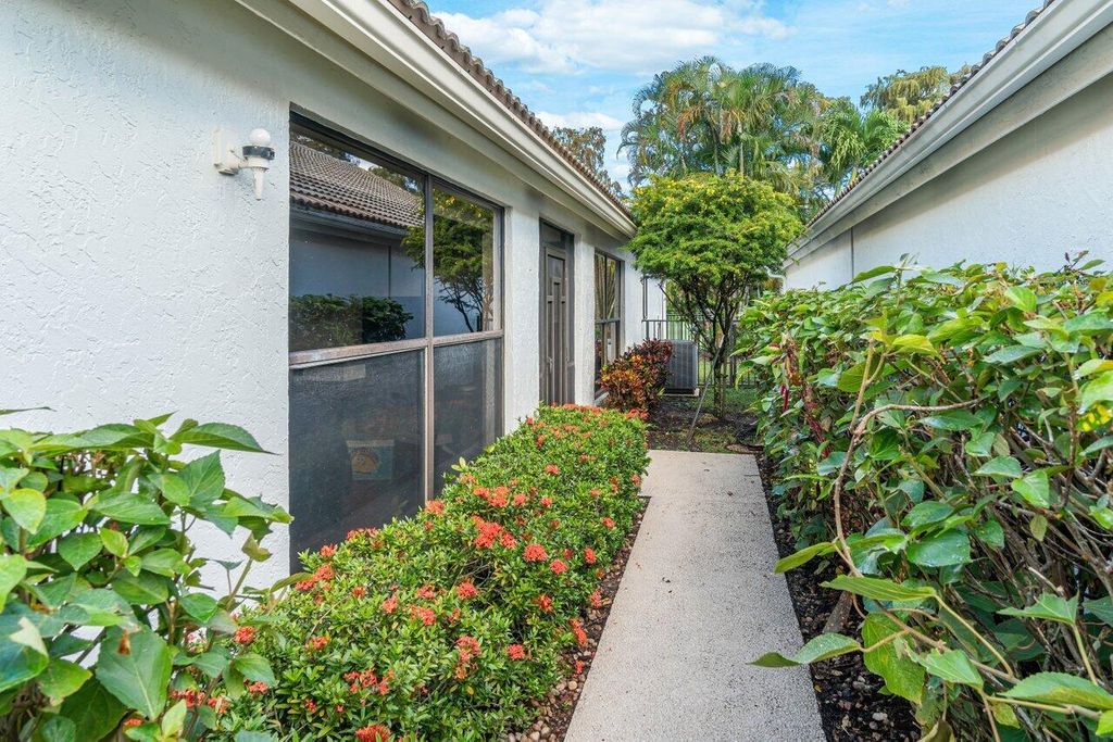 Photo of 11123 Highland Circle, Boca Raton, FL 33428 (MLS # R10935449)