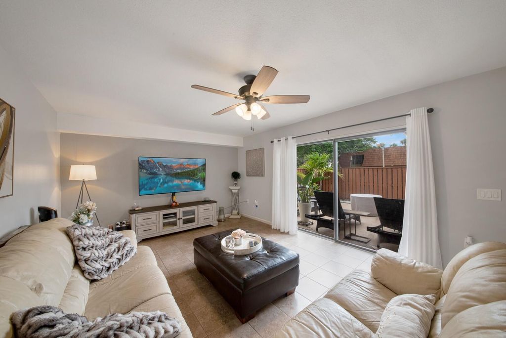 Photo of 429 Live Oak Lane #210a, Boynton Beach, FL 33436 (MLS # R10993876)