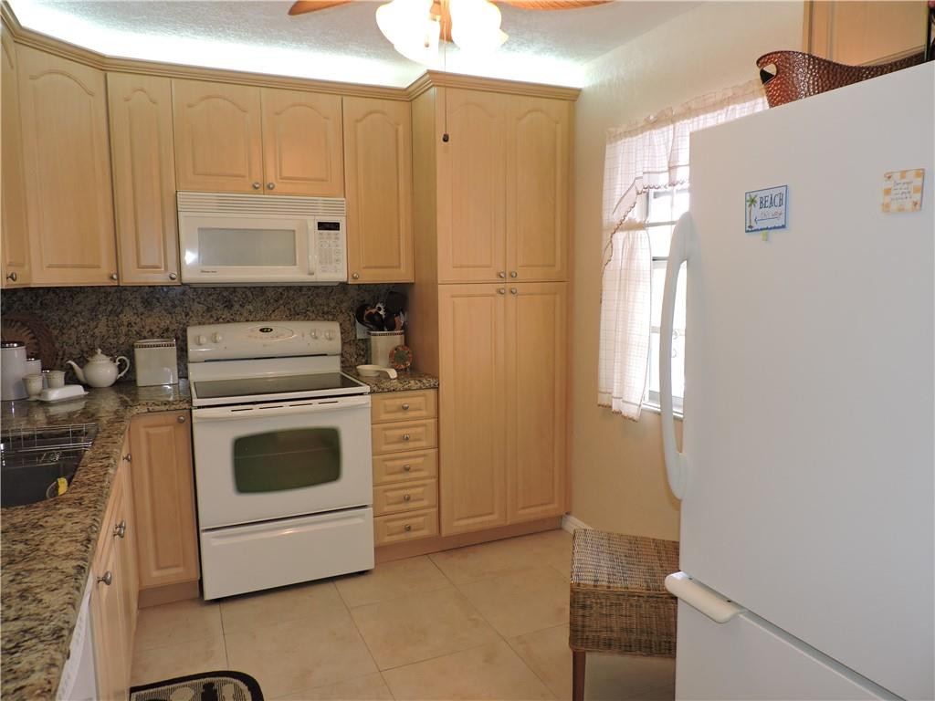 MEADOWBROOK LAKES - Residential