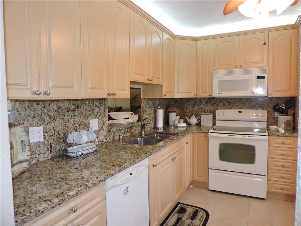 MEADOWBROOK LAKES - Residential