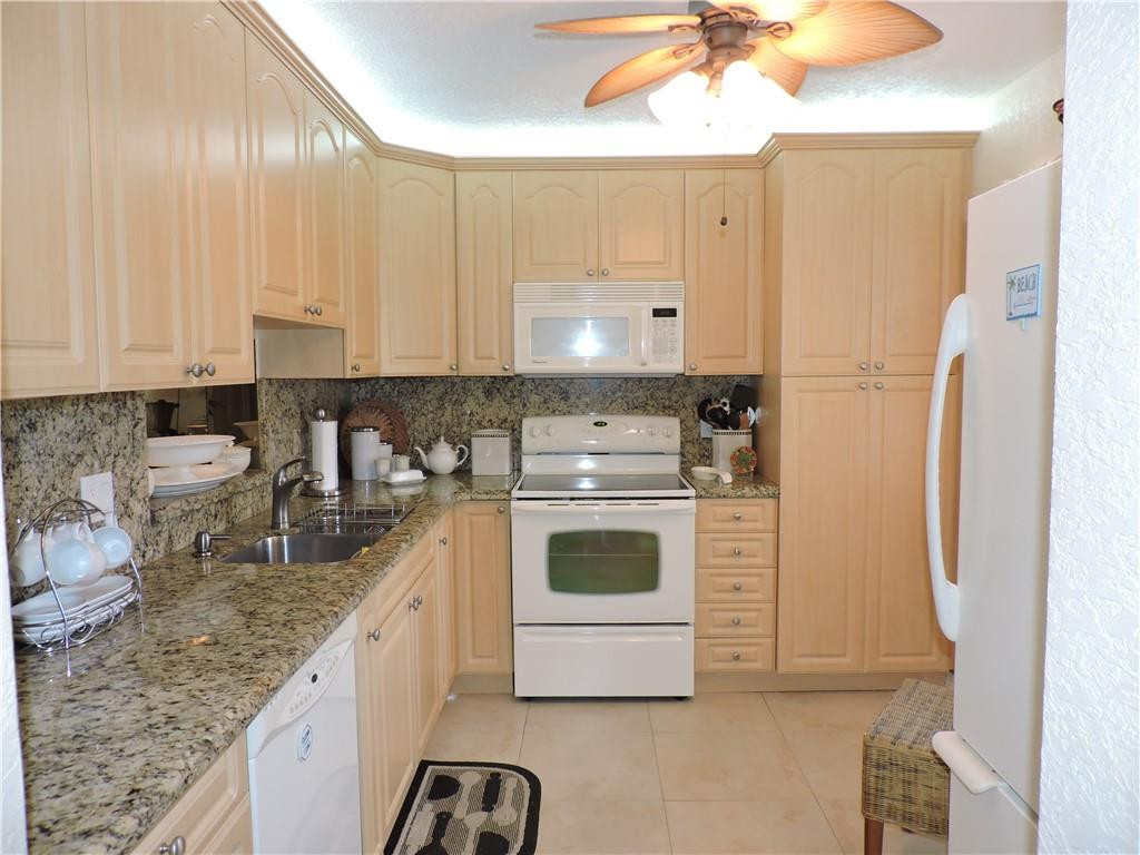 MEADOWBROOK LAKES - Residential