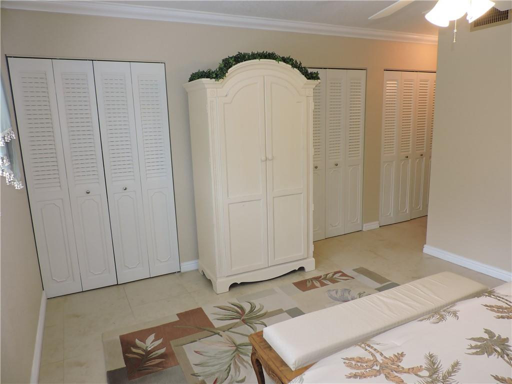 MEADOWBROOK LAKES - Residential