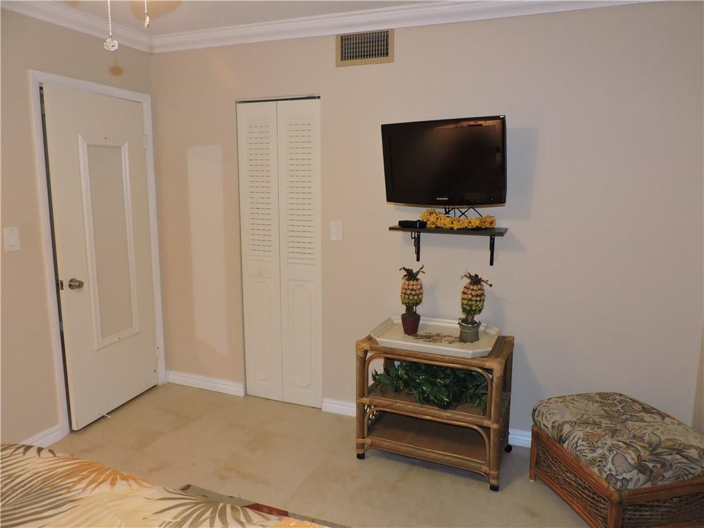 MEADOWBROOK LAKES - Residential