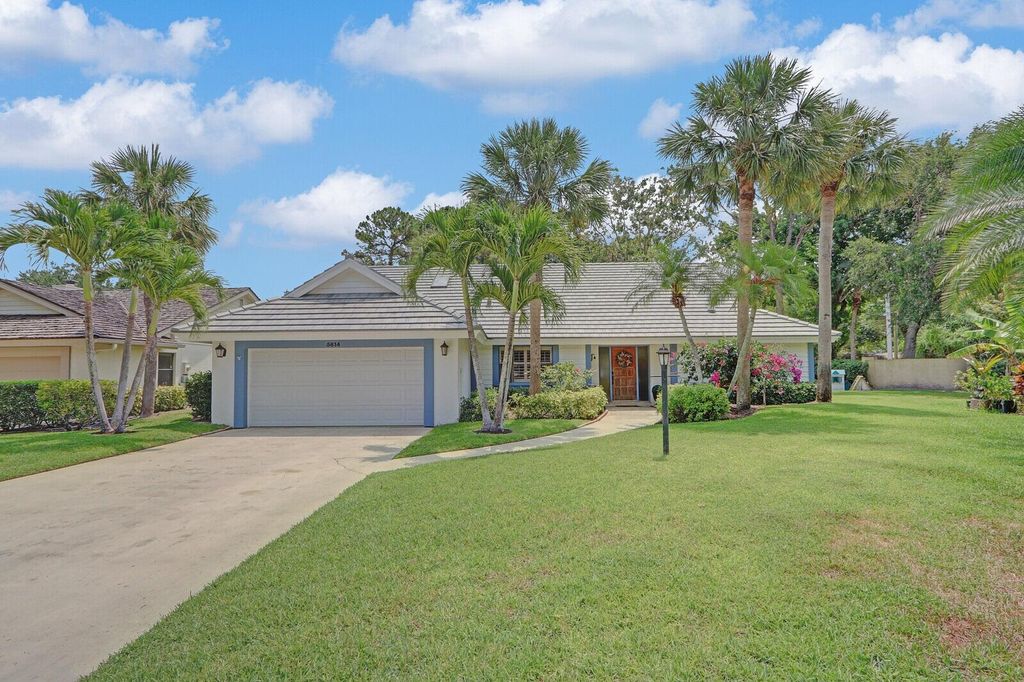 Photo of 5814 Stonewood Court, Jupiter, FL 33458 (MLS # R10991744)