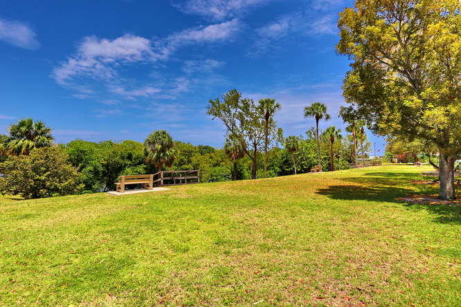 COURTYARDS OF LAKE WORTH - Residential