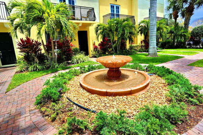COURTYARDS OF LAKE WORTH - Residential